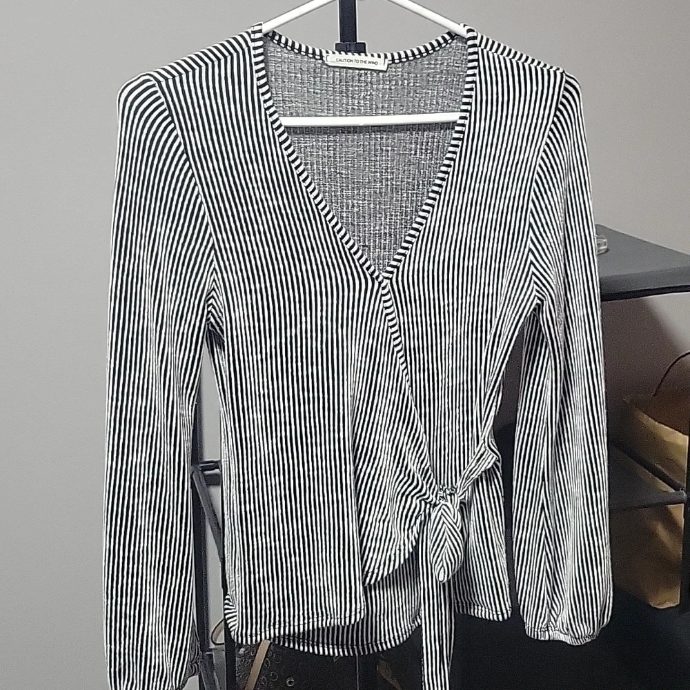 Black and white stripped blouse size Small. Long sleeves - Picture 1 of 7